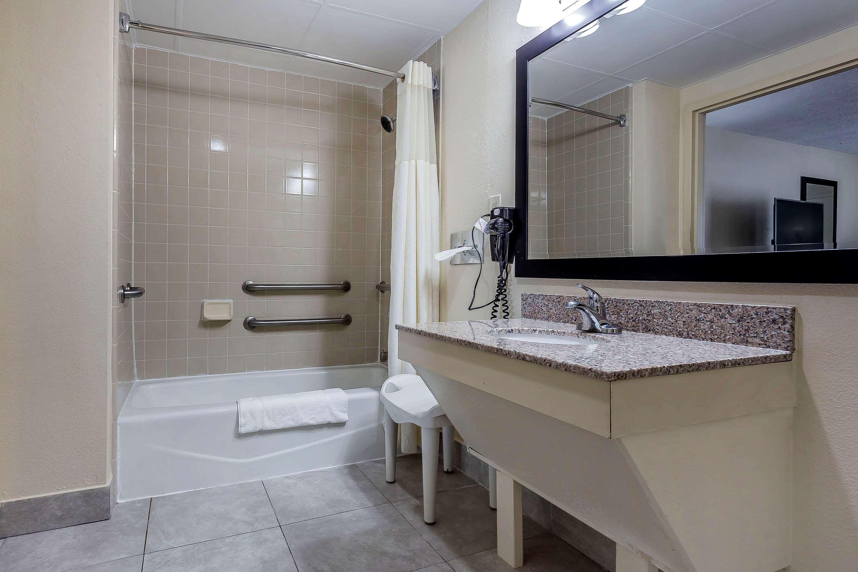 Quality Inn Aberdeen Экстерьер фото